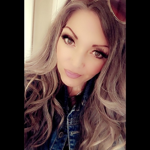 PARTY 🎉 WIT TONI & VAL !!! LIVE CELEBRATION 🍾 - Picture 3 of 6